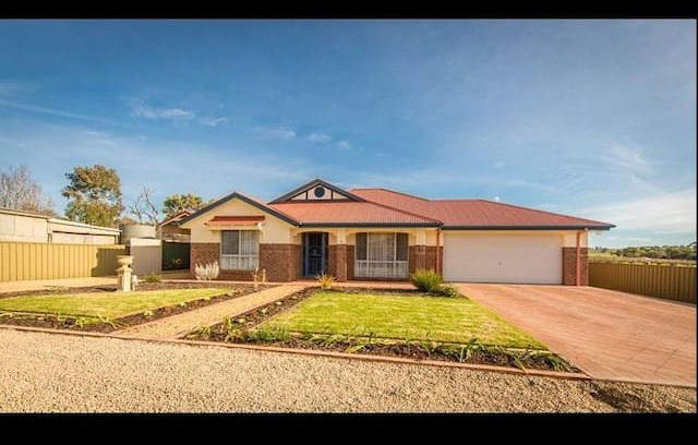 Greenock House | 51 Bevan St Barossa Valley Your home away