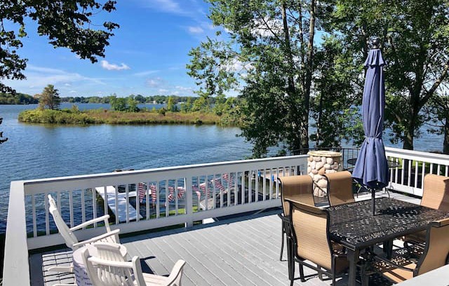 Quincy House | Stunnnig Lake House on Marble lake