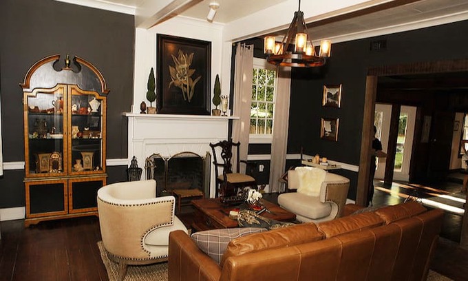 Bellevue House | Hows Manor - Historical Luxury Farmhouse - 1840
