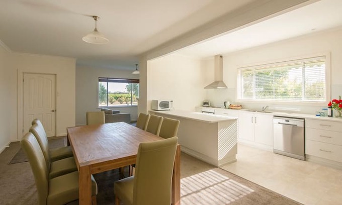 Penola House | Hollick House - 4 bedrooms