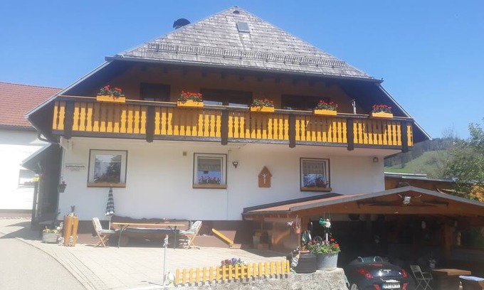 Breitnau Apartment | Ferienwohnung Sattlerhäusle mit Feldbergblick