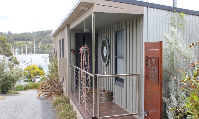 Kettering House | Kettering Moorings accommodation