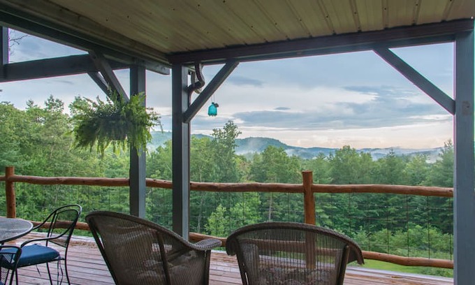 Clayton House | Jewel of the Woods: Mountain View, AC, Sauna, Wifi