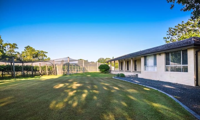 Raleigh House | Raleigh House in the vineyard of Raleigh winery