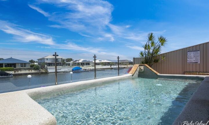 Bongaree House | CANAL COVE IN BONGAREE