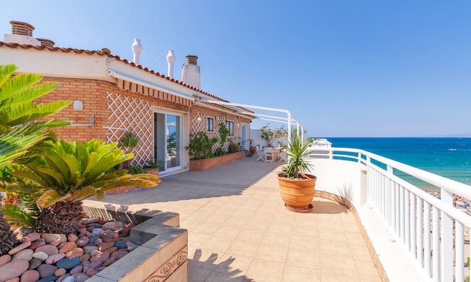 Salou City Centre Apartment | Top roof Terrace apartment Salou Beach