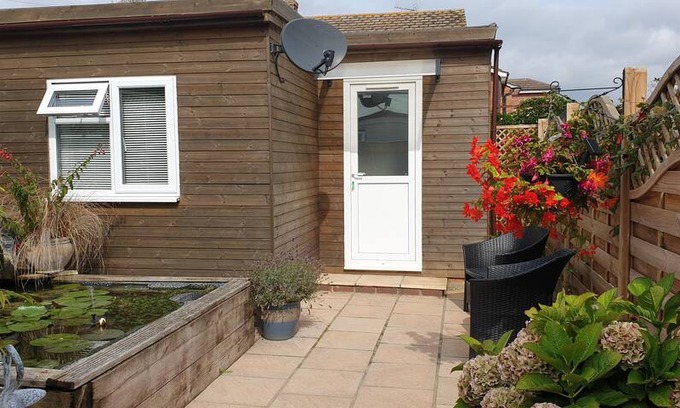 Felpham Bed & Breakfast | Felpham Garden Chalet B&B