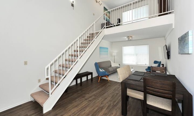 Palms Apartment | The Bagley #302 Loft Penthouse