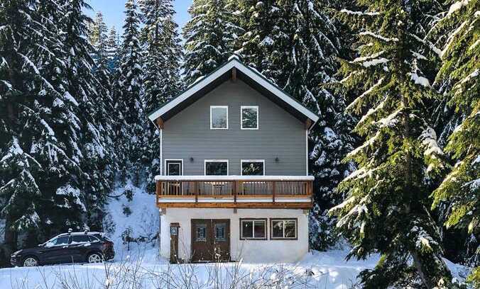 Snoqualmie Pass Cabin | Cosy Creekside Cabin