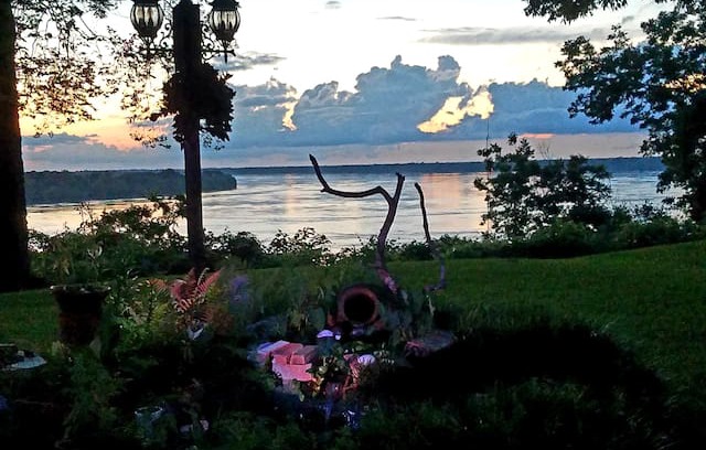 Vicksburg House | Cabin at Riverbend Spectacular river view.
