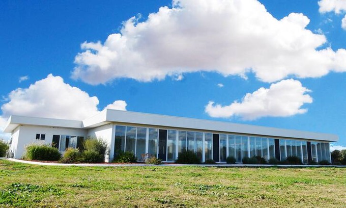 Budgee Budgee House | LUXURY ENTIRE HOUSE WITH 25M HEATED INDOOR POOL