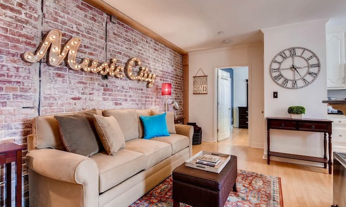 Downtown Nashville Apartment | Hey Y'all Downtown Nashville 4 WALK TO IT ALL!