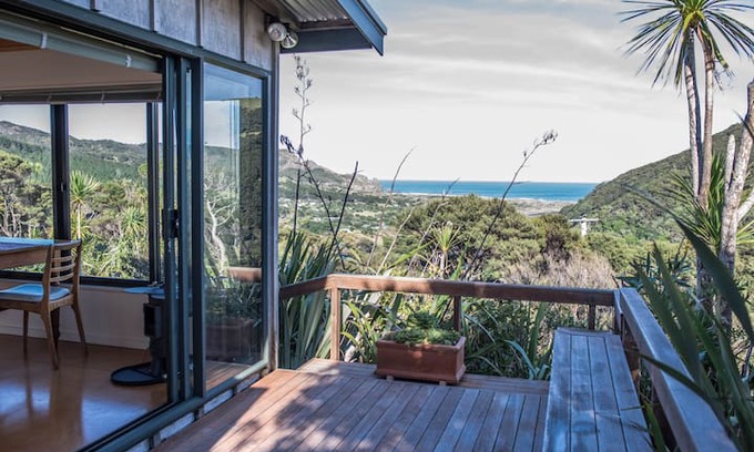 Auckland Region Cabin | West Coast private hilltop hideaway
