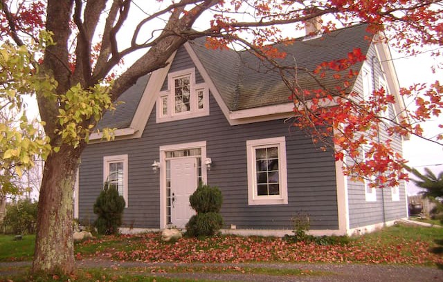 Little Harbour Cabin | Art cottage - really my dream home,