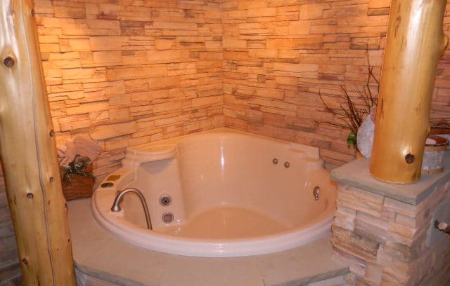 Old Forge Villa | Hummingbird Cove (Old Forge)