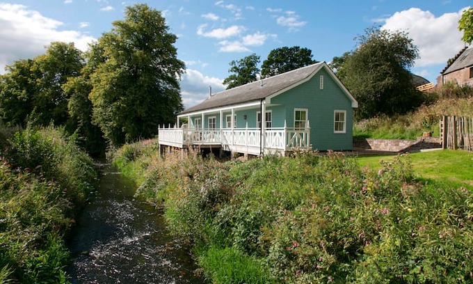 Crieff Cabin | Charming Riverside Cottage
