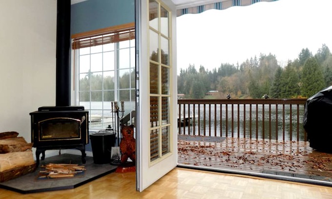 Warm Beach House | Cozy Lake Howard Escape - Stanwood, Marysville 🌺