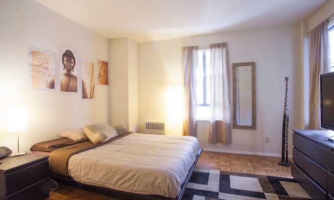 La Brea Apartment | Zen Fancy Room in Beverly Hills