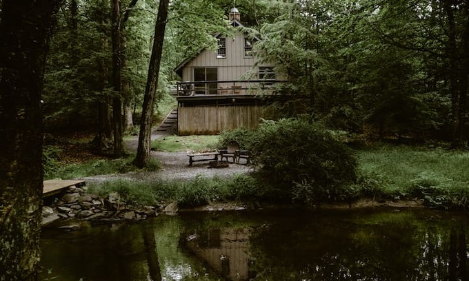 Cresco Cabin | FOX HILL CABIN -Romantic Getaway-Pocono Mountains