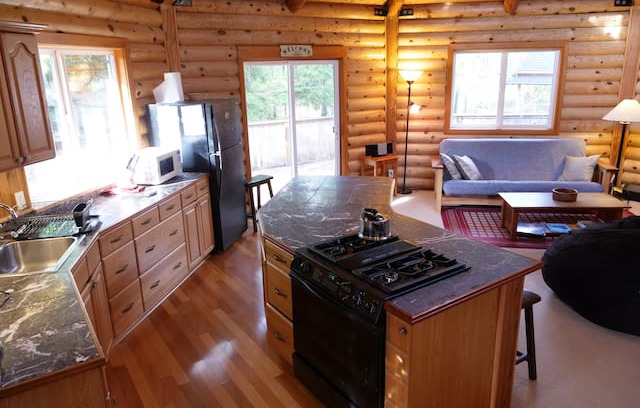 Nehalem Cabin | Unique Octagon Log Cabin
