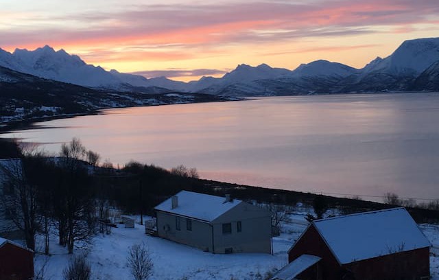 Tromso Villa | Jiehkkevarri Lodge, Lyngen Alps