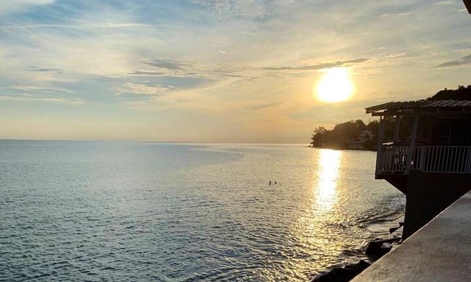 Calvache House | Rincón sunset. Oceanfront on budget. Casa Olé