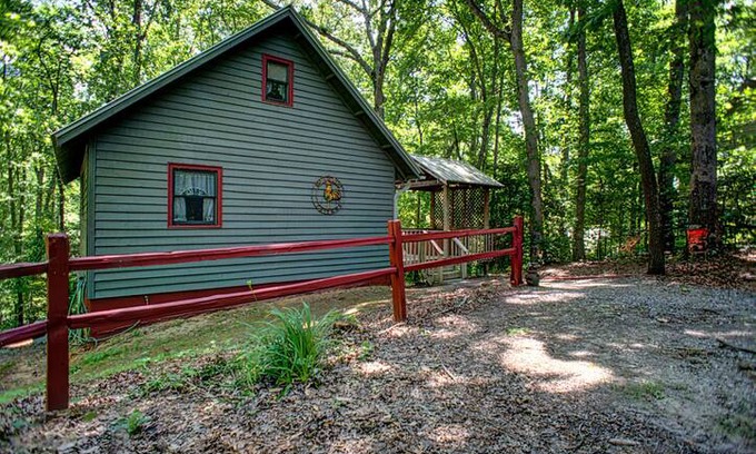 Blairsville Cabin | Clark's Haven at Paradise Hills Winery Resort