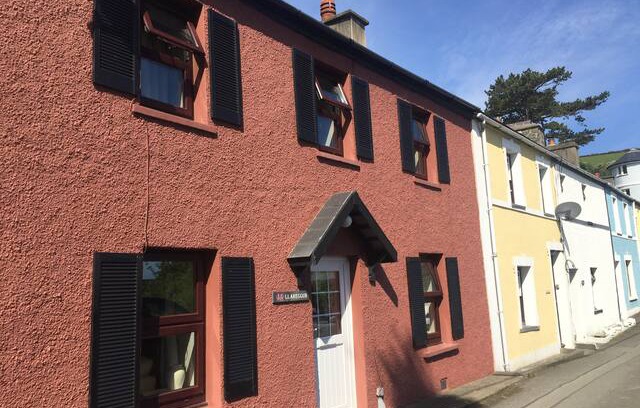 New Quay House | Llareggub Cottage Close to beach,sea views,Wi-fi