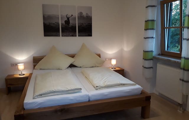 Eglfing Apartment | Ferienwohnung "Bauerncafé" mit Alpenpanorama