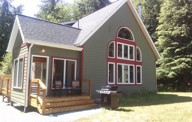 Ashford Villa | Blue Jay Hollow - 12 private acres - Hot Tub