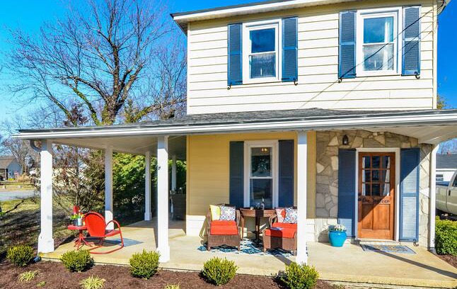 Colonial Beach House | Beach Blonde Cottage