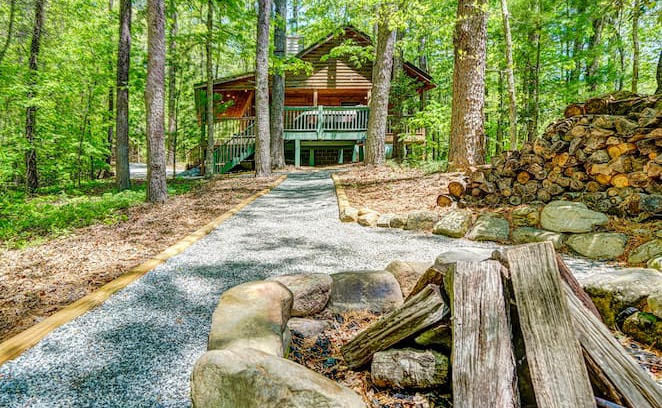 Sautee Nacoochee Cabin | The Firefly - King Bed + Hot Tub + 6mi to Helen,GA