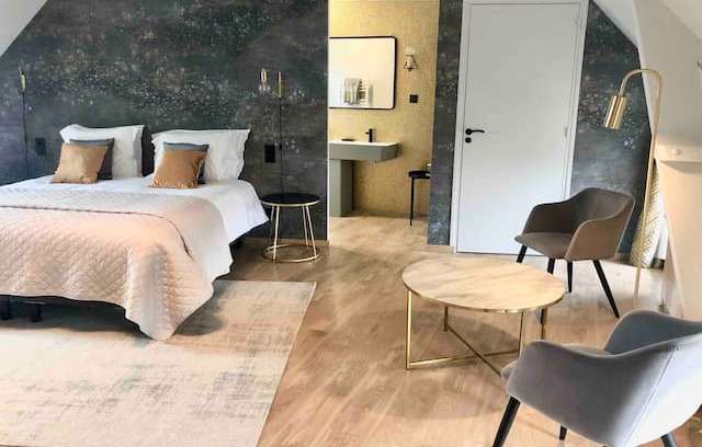 Reville Bed & Breakfast | La Maison Gervaiserie-chambre 3 et petit déjeuner