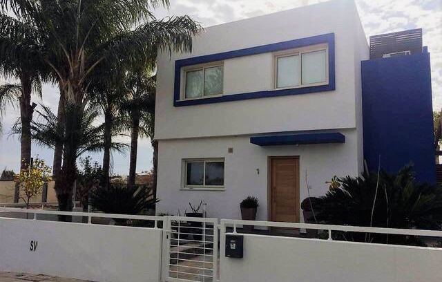 Pentakomo House | Beautiful 3 bedrooms Villa Nearby The Sea.