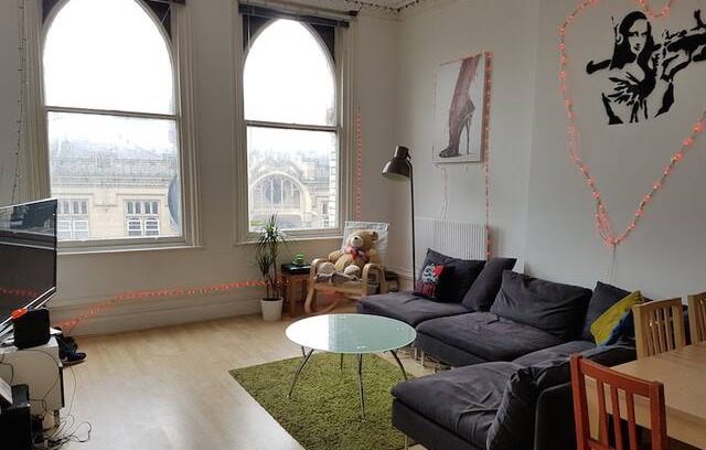 Manchester Apartment | Big bedroom in quirky flatshare Withington village