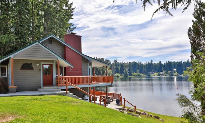 Clinton House | Friesen's Lake House