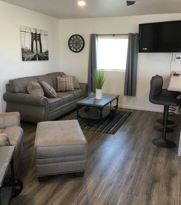Bullhead City House | Snowbird Cottage Retreat, Your Winter Home!