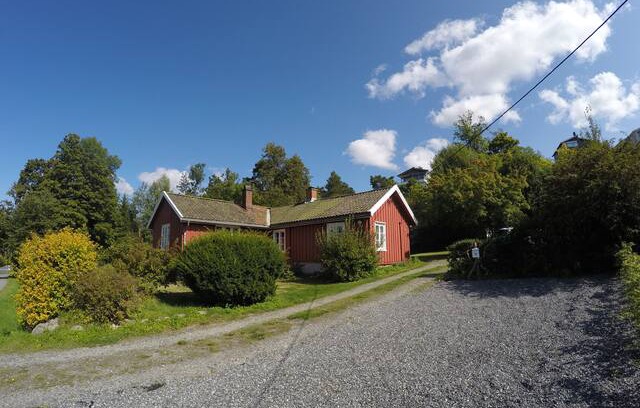 Drobak House | The Red Hut- Idyllic Traditional Norwegian Cabin