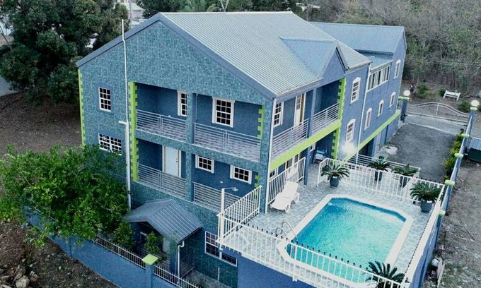 Signal Hill Apartment | Sampson Suites - One-bedroom Loft Apartment A