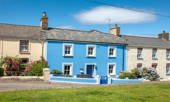 Trefin House | Dedwyddfa (Happy Place)