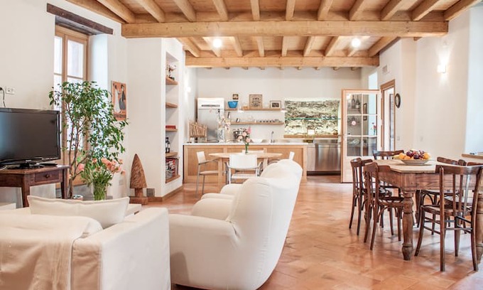 Maggiana Bed & Breakfast | Como Lake-Tower of Barbarossa