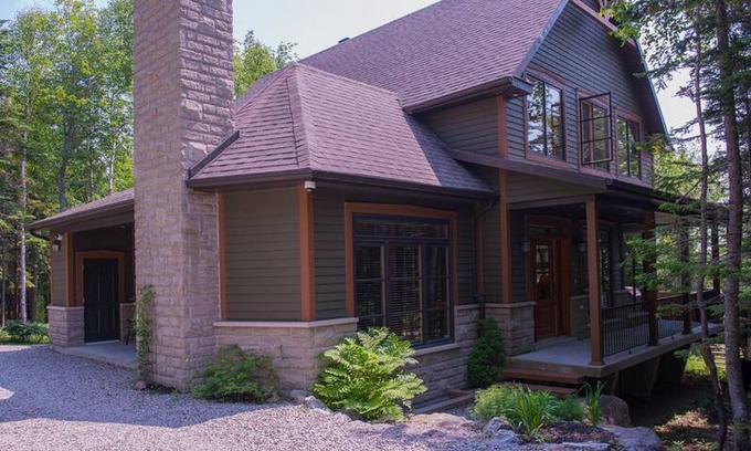 Petite-Riviere-Saint-Francois Villa | Viachalets - L'Orée du Versant with SPA/POOL TABLE