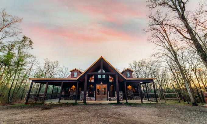 Hochatown Other | Doc Holliday's Lodge: 5 BR, 3 Bath, Sleeps 14