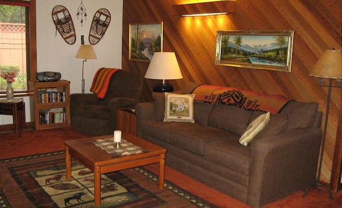 Welches Apartment | ShadowHawk #15 Near Salmon River!