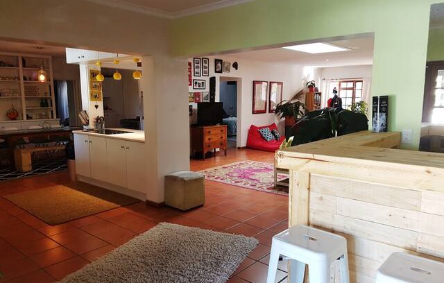Sandbaai House | Charming, spacious & modern family home