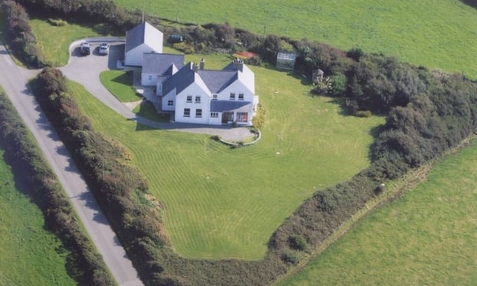 Llanfaethlu House | Moranedd - a beautiful family dwelling by the sea
