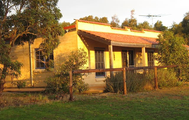 Wattle Flat Other | Dees Villa - self contained cottage . Pet friendly