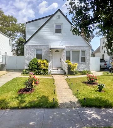 South Hempstead House | PEARL'S CAPE COD/NEAR HEMPSTEAD LAKE PARK