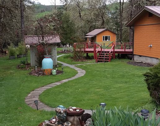 Roseburg House | Riverside Mona Marie, A comfy cabin on the Umpqua