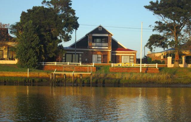 Nelson Mandela Bay House | Rivers Edge Redhouse